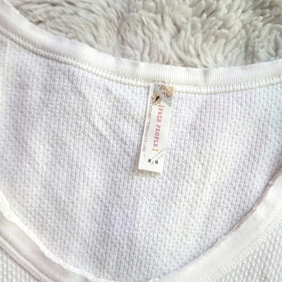 🍒EUC🍒 RARE FREE PEOPLE THERMAL CUFF - Picture 5 of 5